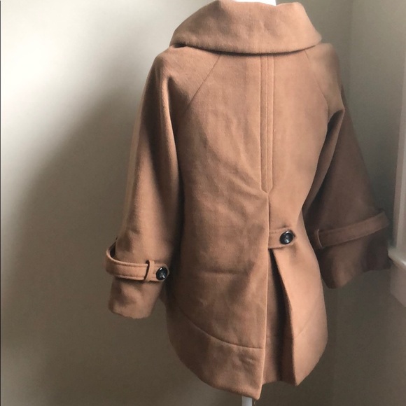 cape style fashion coat - Picture 4 of 8